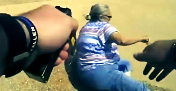 Starsza kobieta ignoruje polecenia policjanta i odjeżdża
