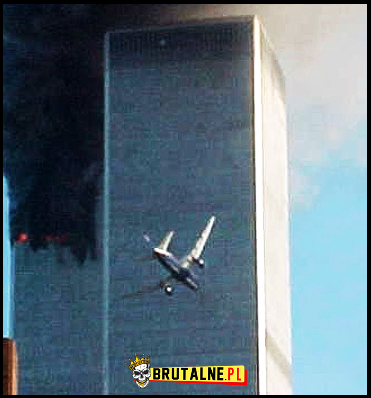 samolot wlatuje w wieże WTC