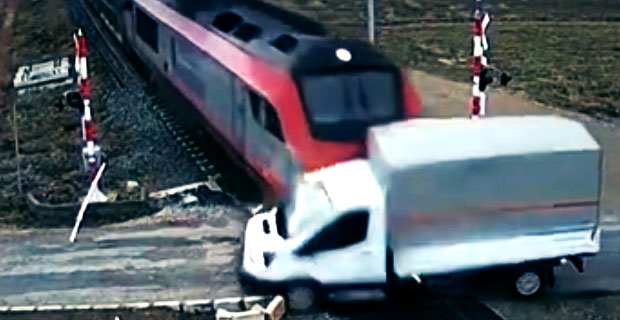 Wypadek na przejeździe kolejowym w Turcji