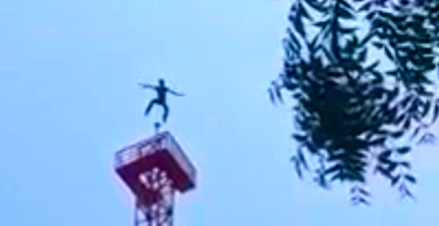 Samobójczy i udany skok z wieży radiowej