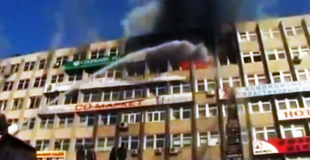 Pożar biurowca we Władywostoku i skaczący z okien pracownicy